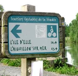 Cycleway marker in Vendée